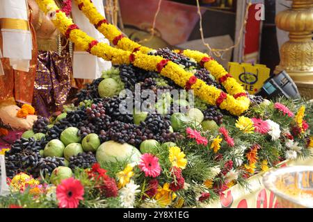 Un grande idolo della dea Attukal devi (Attukal Amma) all'Attukal Pongala Mahotsavam Festival, Thiruvananthapuram Foto Stock