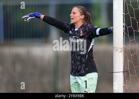 Laura Giuliani dell'AC Milan gesti femminili durante la serie A femminile tra Napoli e AC Milan all'Arena Giuseppe piccolo il 7 ottobre 2024 a Cercol Foto Stock