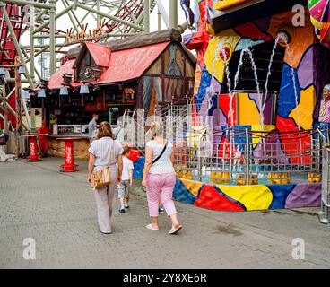 Chiosco alimentare Kuckuck (cucù), parco divertimenti Prater, Leopoldstadt, Vienna, Austria, Europa. Foto Stock