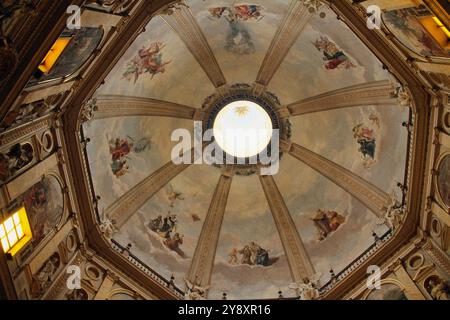 Montefiascone, Italia. La cupola della Cattedrale di Montefiascone vista dall'interno. Foto Stock