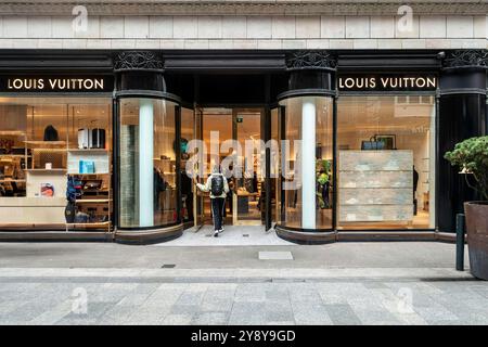 Un negozio Louis Vuitton a Brown Thomas, Wicklow Street, Dublino, Irlanda. Foto Stock