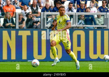 Torino, Italia. 6 ottobre 2024. Danilo (6) della Juventus visto durante la partita di serie A tra Juventus e Cagliari all'Allianz Stadium di Torino. Credito: Gonzales Photo/Alamy Live News Foto Stock