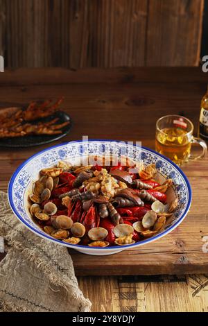 Pesce bollito con olio di peperoncino Foto Stock