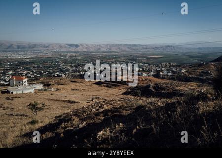 Beirut, Libano. 5 ottobre 2024. Adrien Vautier/le Pictorium - Libano durante l'attacco israeliano a Hezbollah - 05/10/2024 - Libano/Beirut/Beirut - Vista della pianura di Bekaa. Crediti: LE PICTORIUM/Alamy Live News Foto Stock