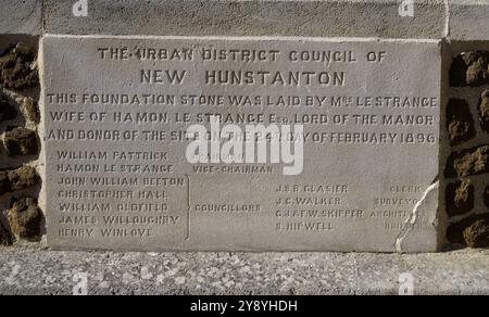 Foundation Stone at Hunstanton Town Council and Town Hall, The Green, Hunstanton, Norfolk, Inghilterra, REGNO UNITO Foto Stock