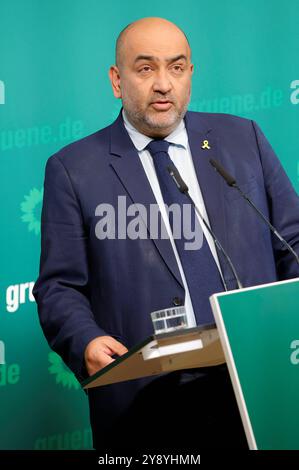 Deutschland, Berlin, Pressekonferenz mit Omid Nouripour, Bundesvorsitzender von BÜNDNIS 90/DIE Grünen am 07. Oktober 2024 *** Germania, Berlino, conferenza stampa con Omid Nouripour, Presidente federale dell'Alleanza 90 i Verdi il 7 ottobre 2024 Foto Stock