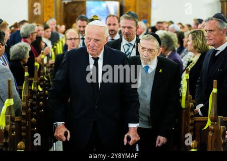 Oslo 20241007. Il re norvegese Harald e il principe ereditario Haakon sono presenti a una commemorazione nella sinagoga di Oslo in occasione dell'anniversario degli attentati terroristici in Israele il 7 ottobre 2023. È presente anche il presidente Storting Masud Gharahkhani. Foto: Terje Pedersen / NTB / PISCINA Foto Stock