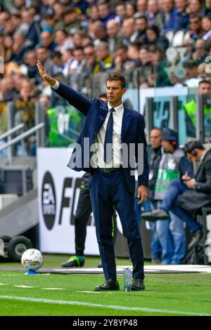 Torino, Italia. 6 ottobre 2024. Allenatore Thiago Motta della Juventus durante la partita di calcio di serie A 2024/25 tra Juventus e Cagliari allo stadio Allianz. Punteggio finale: Juventus 1: 1 Cagiari. (Foto di Tommaso Fimiano/SOPA Images/Sipa USA) credito: SIPA USA/Alamy Live News Foto Stock