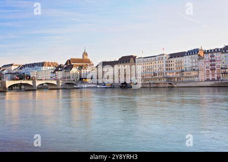 Vista panoramica della città di Basilea e del fiume Reno, Svizzera Foto Stock