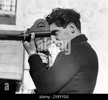 Robert Capa. Ritratto del fotografo di guerra ungherese-americano Robert Capa (nato Endre Ernő Friedmann, 1913-1954) di Gerda Taro, maggio 1937 durante la guerra civile spagnola Foto Stock