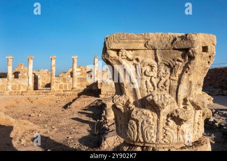 Colonne antiche, Casa di Teseo, Parco Archeologico di Paphos, Kato Paphos, Repubblica di Cipro. Foto Stock