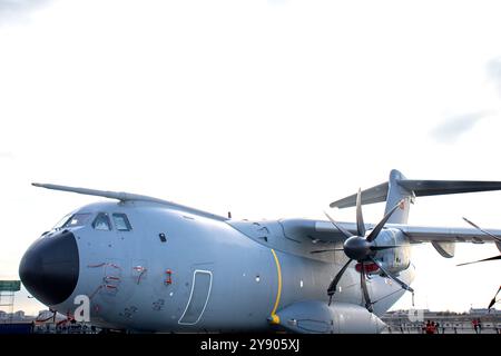 Istanbul, Aeroporto di Atatürk, Turchia- 25.09.2021 Airbus A400M aereo cargo dell'Aeronautica militare turca. Aereo militare da carico aperto ai visitatori al Teknofest. Foto Stock