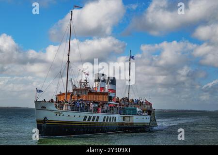 L'ultima nave a vapore, la Waverley, ormeggia a Whitstable Harbour nell'estate del 2024. Foto Stock