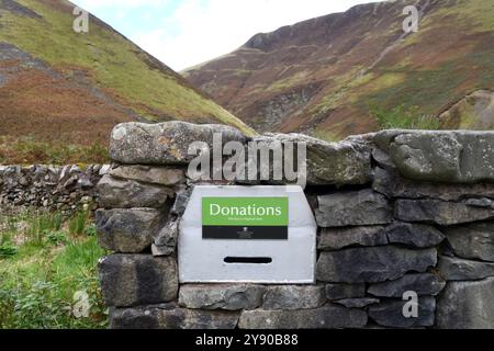 CASSA DONAZIONE NATIONAL TRUST SCOTLAND NEL MURO DI PIETRA SCOZIA REGNO UNITO Foto Stock