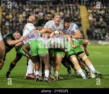 Jack Kenningham degli Harlequins durante la partita Northampton Saints contro Harlequins al cinch Stadium di Franklin's Gardens, Northampton UK, il 4° O. Foto Stock