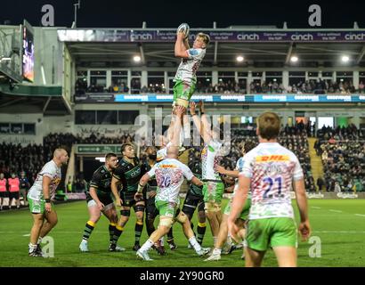 Jack Kenningham degli Harlequins durante la partita Northampton Saints contro Harlequins al cinch Stadium di Franklin's Gardens, Northampton UK, il 4° O. Foto Stock