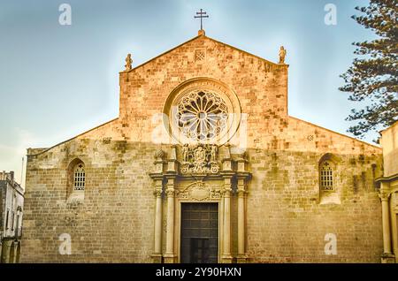 Facciata della Cattedrale di Otranto, simbolo del Salento, Puglia, Italia Foto Stock