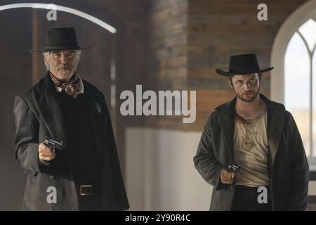 The Unholy Trinity è un film western scritto da Lee Zachariah, diretto da Richard Gray, e interpretato da Pierce Brosnan, Samuel L. Jackson e Brandon Lessard. Questa fotografia è ad uso esclusivamente editoriale ed è copyright della casa cinematografica e/o del fotografo assegnato dalla casa cinematografica o dalla casa di produzione e può essere riprodotta solo da pubblicazioni in concomitanza con la promozione del suddetto Film. È richiesto un credito obbligatorio alla compagnia cinematografica. Il fotografo deve essere accreditato anche se conosciuto. Foto Stock