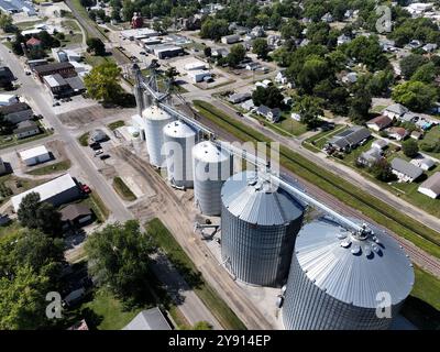 Vista aerea dei silos di grano nella città di Atlanta, Illinois lungo la Route 66 Foto Stock