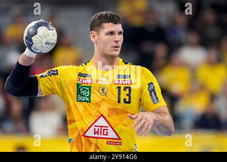 Mannheim, Germania. 7 ottobre 2024. Sebastian Heymann (RNL, 13), AM Ball, Einzelbild, Einzelfoto, Aktion, Action, 07.10.2024, Mannheim (Deutschland), Handball, Bundesliga, Rhein-Neckar Löwen - Handball Sport Verein Hamburg crediti: dpa/Alamy Live News Foto Stock