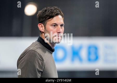 Mannheim, Germania. 7 ottobre 2024. Uwe Gensheimer (Sportlicher Leiter, RNL), Einzelbild, Einzelfoto, Aktion, Action, 07.10.2024, Mannheim (Deutschland), pallamano, Bundesliga, Rhein-Neckar Löwen - Handball Sport Verein Hamburg crediti: dpa/Alamy Live News Foto Stock