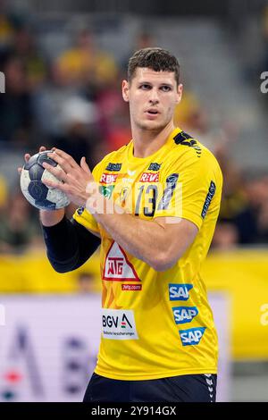 Mannheim, Germania. 7 ottobre 2024. Sebastian Heymann (RNL, 13), AM Ball, Einzelbild, Einzelfoto, Aktion, Action, 07.10.2024, Mannheim (Deutschland), Handball, Bundesliga, Rhein-Neckar Löwen - Handball Sport Verein Hamburg crediti: dpa/Alamy Live News Foto Stock