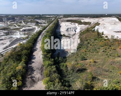 Vista aerea della cava di McCook, Illinois, vicino a una vecchia parte della Route 66 Foto Stock