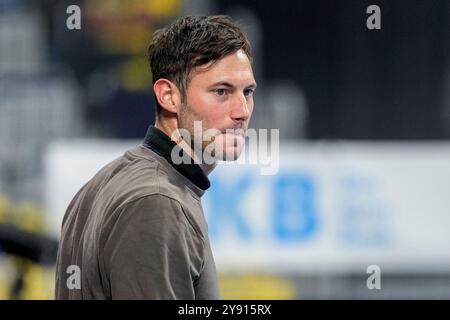 Mannheim, Germania. 7 ottobre 2024. Uwe Gensheimer (Sportlicher Leiter, RNL), Einzelbild, Einzelfoto, Aktion, Action, 07.10.2024, Mannheim (Deutschland), pallamano, Bundesliga, Rhein-Neckar Löwen - Handball Sport Verein Hamburg crediti: dpa/Alamy Live News Foto Stock