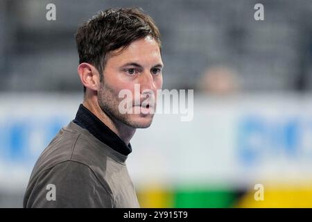 Mannheim, Germania. 7 ottobre 2024. Uwe Gensheimer (Sportlicher Leiter, RNL), Einzelbild, Einzelfoto, Aktion, Action, 07.10.2024, Mannheim (Deutschland), pallamano, Bundesliga, Rhein-Neckar Löwen - Handball Sport Verein Hamburg crediti: dpa/Alamy Live News Foto Stock