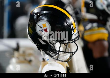 Pittsburgh, Pennsylvania, Stati Uniti. 6 ottobre 2024. 6 ottobre 2024: Casco degli Steelers durante i Pittsburgh Steelers vs Dallas Cowboys all'Acrisure Stadium di Pittsburgh, Pennsylvania. Brook Ward/Apparent Media Group (Credit Image: © AMG/AMG via ZUMA Press Wire) SOLO PER USO EDITORIALE! Non per USO commerciale! Foto Stock