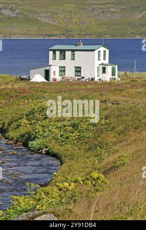 LaeknishusiÃ o Laeknishusid, la vecchia casa del medico, Hesteyri, HesteyrarfjoerÃ o Hesteyrarfjoerdur, Hornstrandir, Westfjords, Islanda, Europa Foto Stock