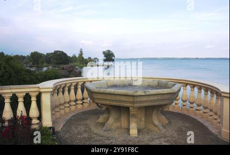 Per secoli, il castello di Schwerin fu la residenza dei duchi e dei granduchi del Meclemburgo ed è oggi la sede del parlamento statale del Meclemburgo Foto Stock