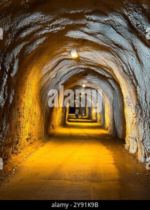 Tunnel pedonale vicino a Rafailovici, Montenegro Foto Stock
