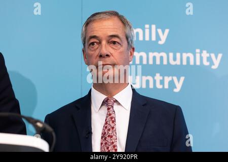 Londra, Regno Unito. 7 ottobre 2024. Nigel Farage, leader del Reform UK, parla a una conferenza stampa sulla legge e l'ordine alla Church House di Londra. Credito: SOPA Images Limited/Alamy Live News Foto Stock