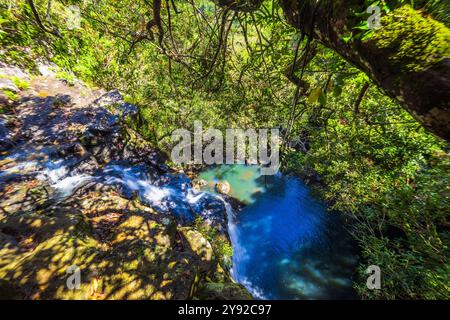 Splendida vista dalla cima delle cascate di Tamarind, note anche come le sette cascate di Mauritius, che guardano verso il basso lo stagno dai colori turchesi Foto Stock