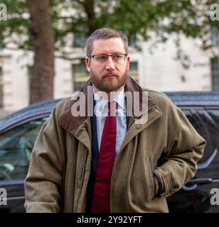 Londra, Regno Unito. 8 ottobre 2024. Simon Case, capo del servizio civile e segretario di gabinetto arriva all'ufficio di gabinetto credito: Richard Lincoln/Alamy Live News Foto Stock