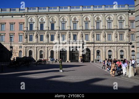 Stoccolma, Svezia - 30 luglio 2024: Palazzo di Stoccolma o Palazzo reale (Kungliga slottet) è la residenza ufficiale e il principale palazzo reale del sud-ovest Foto Stock