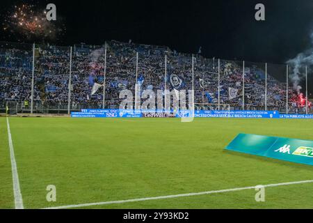 Tifosi del Brescia calcio FC durante il campionato italiano di calcio di serie B tra Brescia calcio FC e US Cremonese a Mario riga Foto Stock