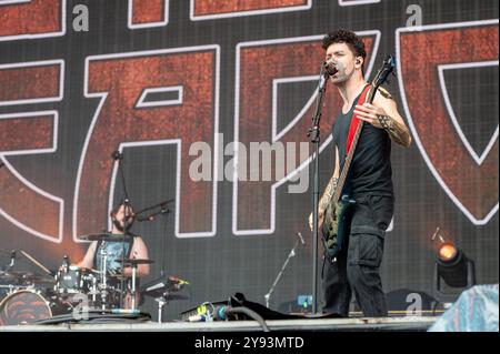29 giugno 2024: Tūranga Morgan-Edmonds e Henry de Jong si esibiscono con armi aliene all'Hellfest Open Air festival a Clisson, in Francia Foto Stock