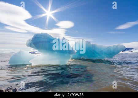 Ghiaccio in tutte le sue miriadi di forme nell'arcipelago delle Svalbard, Norvegia, Artico, Europa Foto Stock