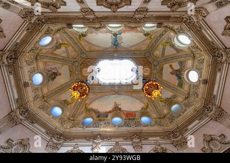 Nobile scalinata, Palazzo Bolsa, sito patrimonio dell'umanità dell'UNESCO, Porto, Norte, Portogallo, Europa Foto Stock