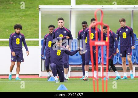 Burton Upon Trent, Regno Unito. 8 ottobre 2024. Jack Grealish Manchester City durante la sessione di allenamento dell'Inghilterra in vista della partita Inghilterra contro Grecia, St. George's Park, Burton upon Trent, Inghilterra, Regno Unito l'8 ottobre 2024 credito: Every Second Media/Alamy Live News Foto Stock