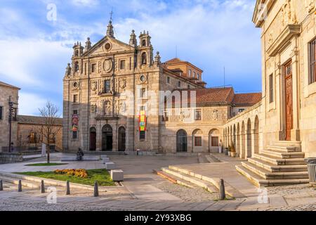 Basilica di Santa Teresa, sito patrimonio dell'umanità dell'UNESCO, Avila, Castilla y Leon, Spagna, Europa Foto Stock