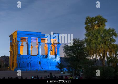 Spettacolo di suoni e luci al Tempio di file, chiosco di Traiano, sito patrimonio dell'umanità dell'UNESCO, isola di Agilkia, Assuan, Egitto, Nord Africa, Africa Foto Stock