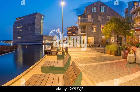 Vista del Museo Munch da Bispekaia al crepuscolo, Oslo, Norvegia, Scandinavia, Europa Foto Stock