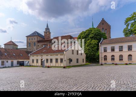 Vista della fortezza di Akershus dall'interno delle mura in una giornata di sole, Oslo, Norvegia, Scandinavia, Europa Foto Stock