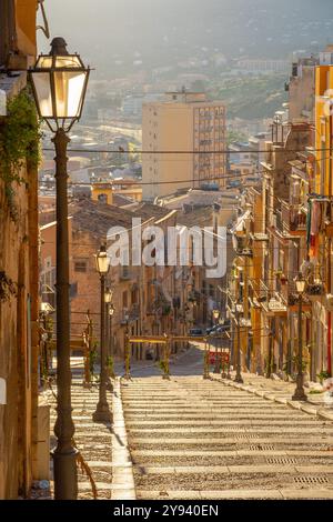 Scalinata monumentale di via Roma, termini Imerese, Palermo, Sicilia, Italia, Mediterraneo, Europa Foto Stock