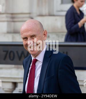 Londra, Inghilterra, Regno Unito. 8 ottobre 2024. John Healey, Segretario alla difesa, visto lasciare l'ufficio del Gabinetto dopo aver incontrato credito: Richard Lincoln/Alamy Live News Foto Stock