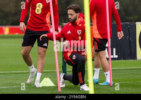 PONTYCLUN, REGNO UNITO. 8 ottobre 2024. Josh Sheehan del Galles durante una sessione di allenamento gallese presso il vale Resort in vista della partita UEFA Nations League 2025 contro l'Islanda allo stadio Laugardalsvöllur l'11 ottobre. (PIC di John Smith/FAW) credito: Football Association of Wales/Alamy Live News Foto Stock