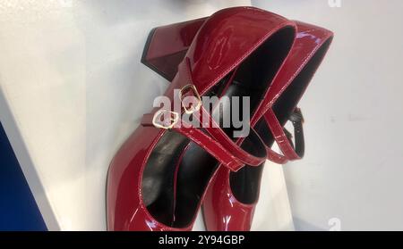 Scarpe rosse lucide Foto Stock
